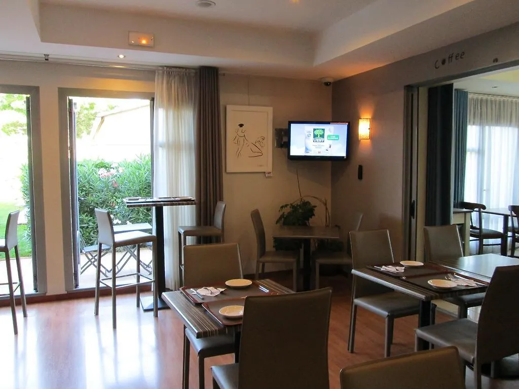 Top Motel Istres Aparthotel