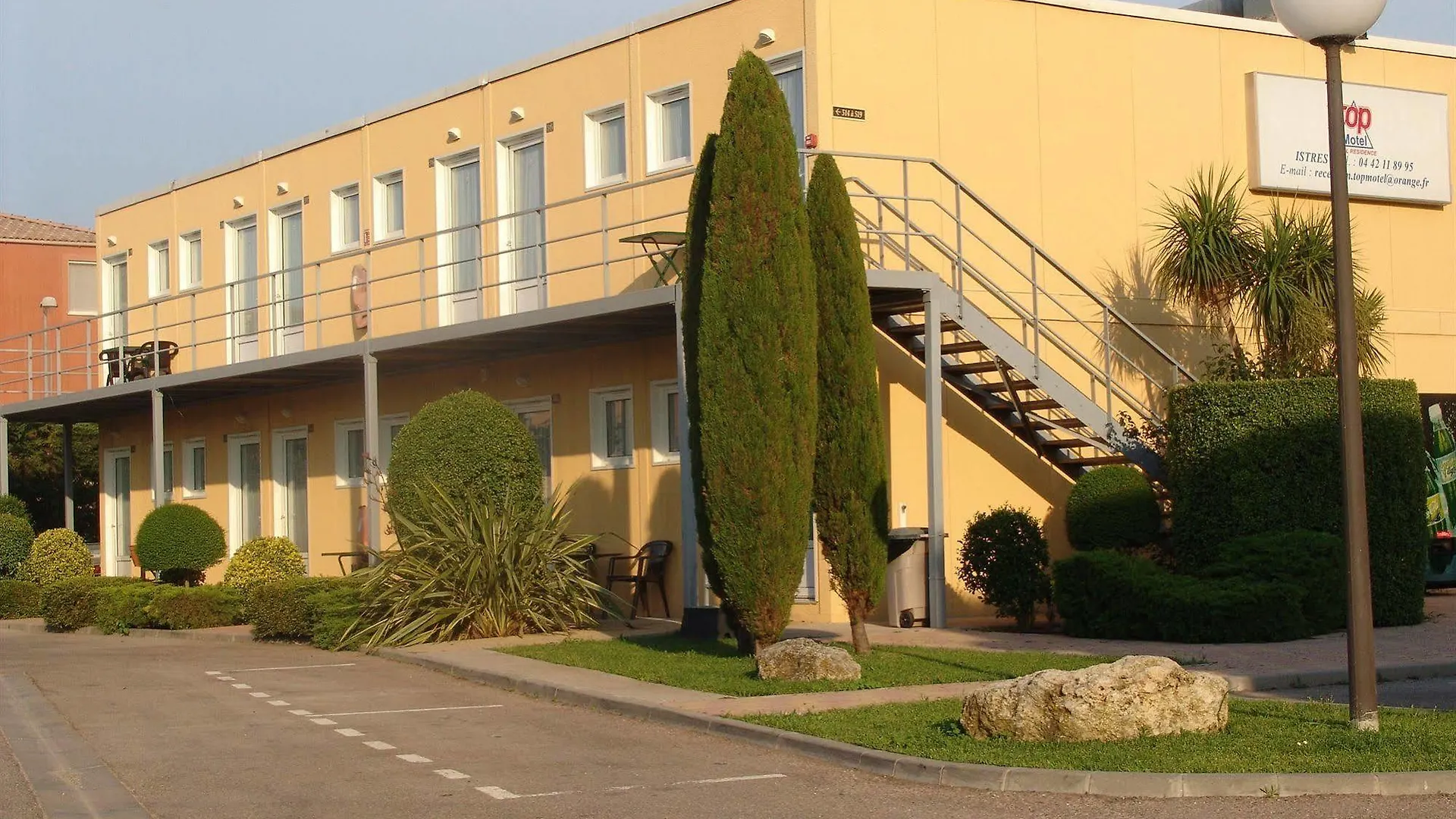 Top Motel Istres 2*,  France